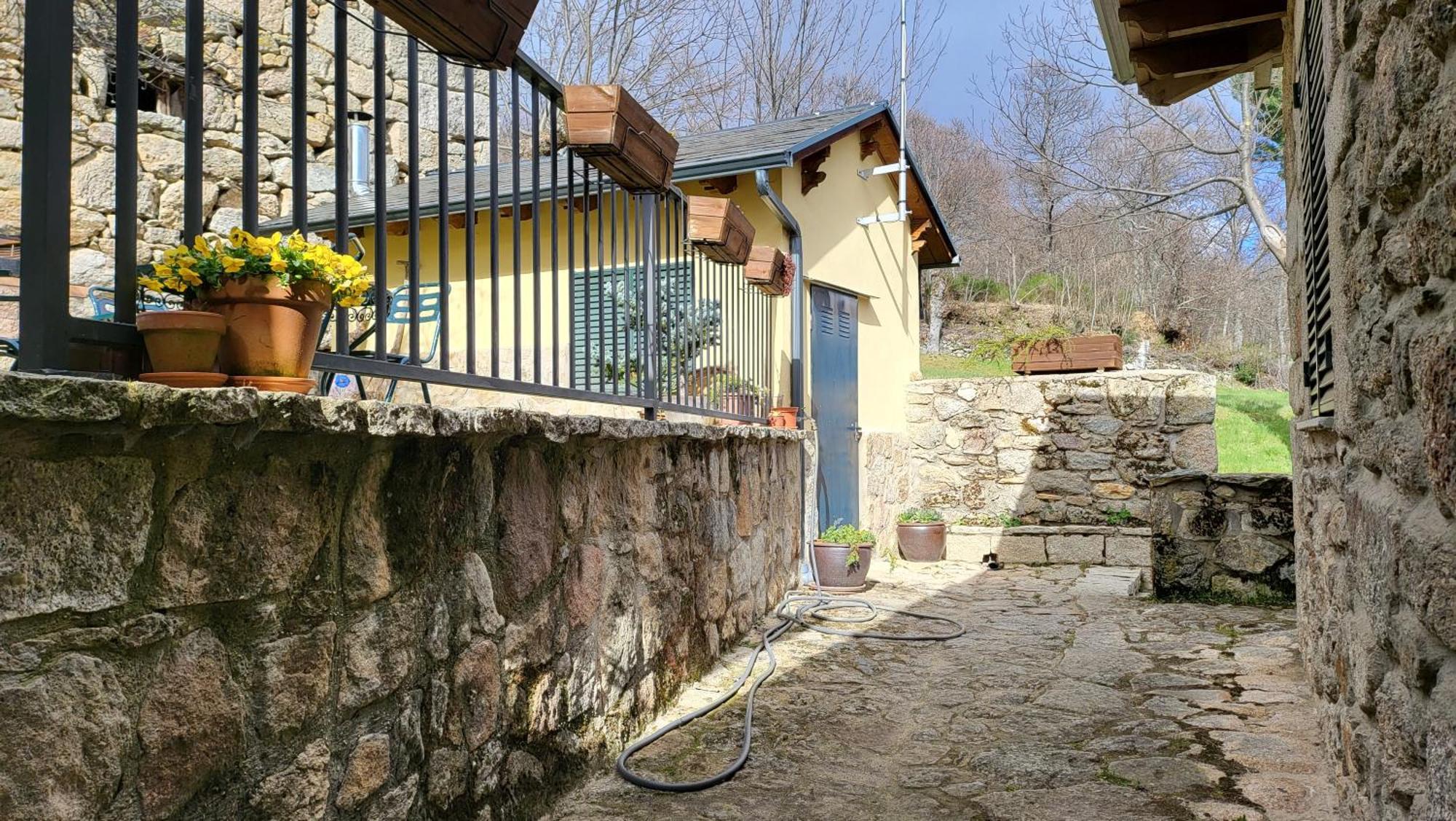 Conjunto Entre Acebos Guest House Sotillo de Sanabria Exterior photo